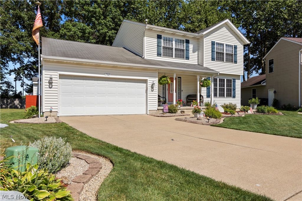 732 Oakdale Circle, Elyria, OH 44035