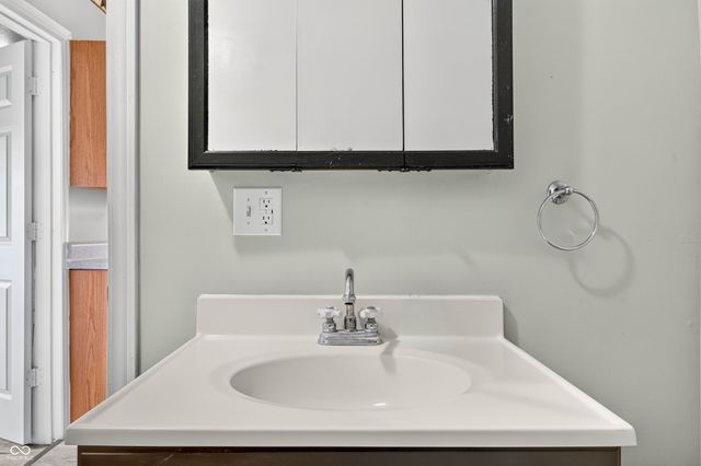 7120 N 250 E, Columbus, IN 47203