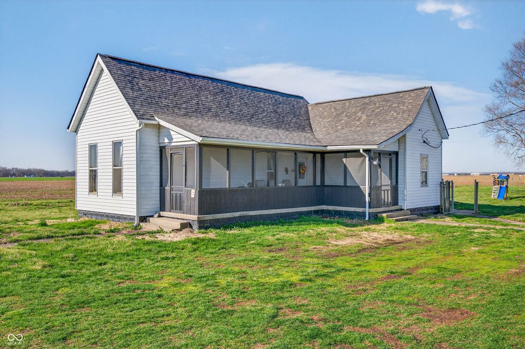 7120 N 250 E, Columbus, IN 47203