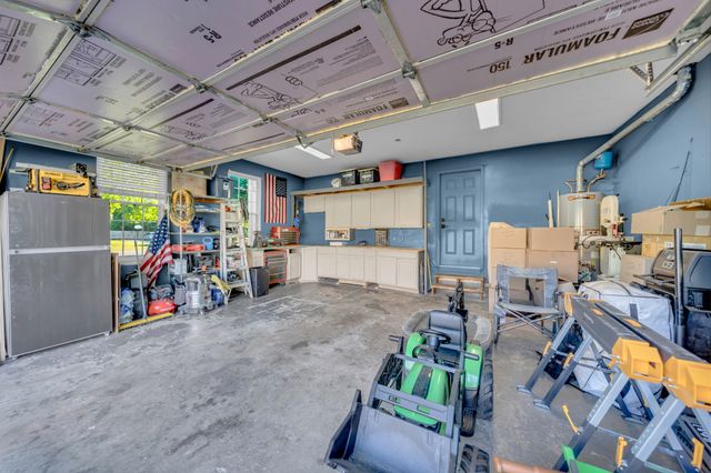 2407 Amber Glen Dr, Murfreesboro, TN 37128