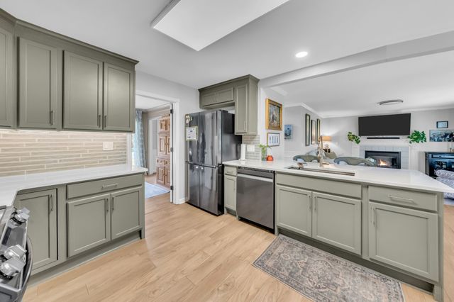 2407 Amber Glen Dr, Murfreesboro, TN 37128