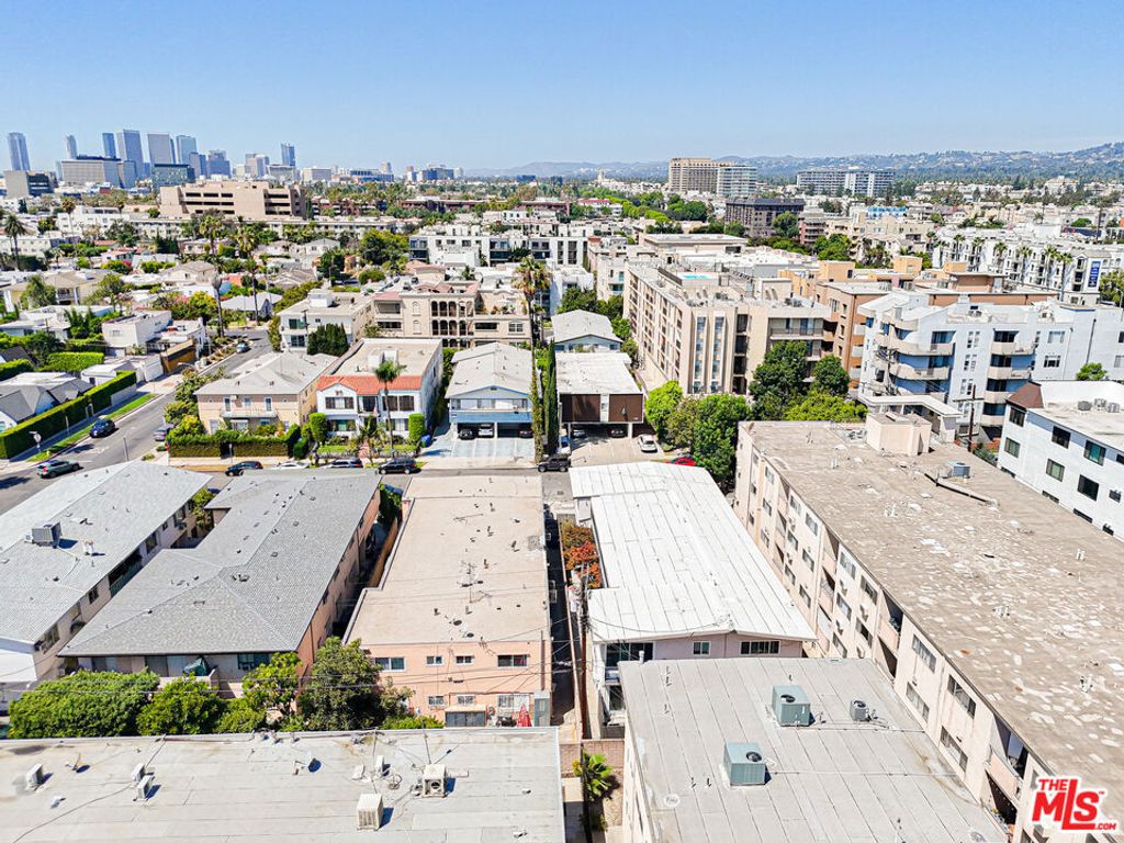 Image 10 of property listing at 432 S Sherbourne Drive, Los Angeles, CA 90048