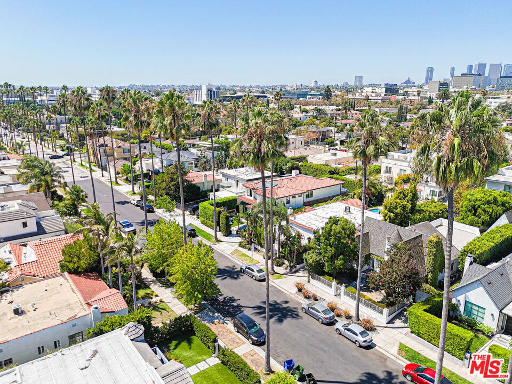 Image 12 of property listing at 432 S Sherbourne Drive, Los Angeles, CA 90048