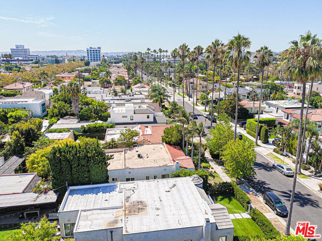 Image 13 of property listing at 432 S Sherbourne Drive, Los Angeles, CA 90048