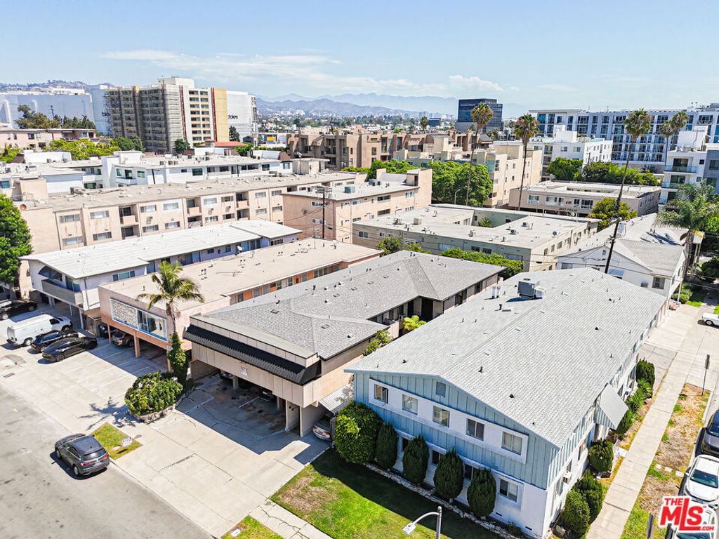 Image 15 of property listing at 432 S Sherbourne Drive, Los Angeles, CA 90048