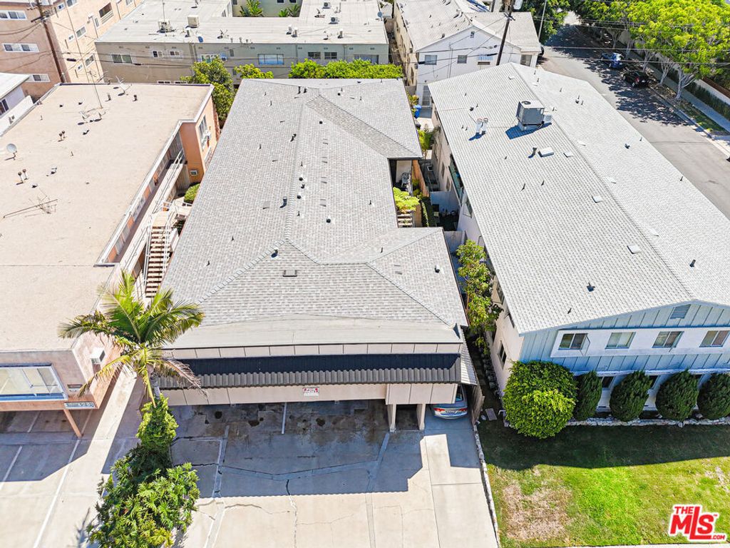 Image 17 of property listing at 432 S Sherbourne Drive, Los Angeles, CA 90048