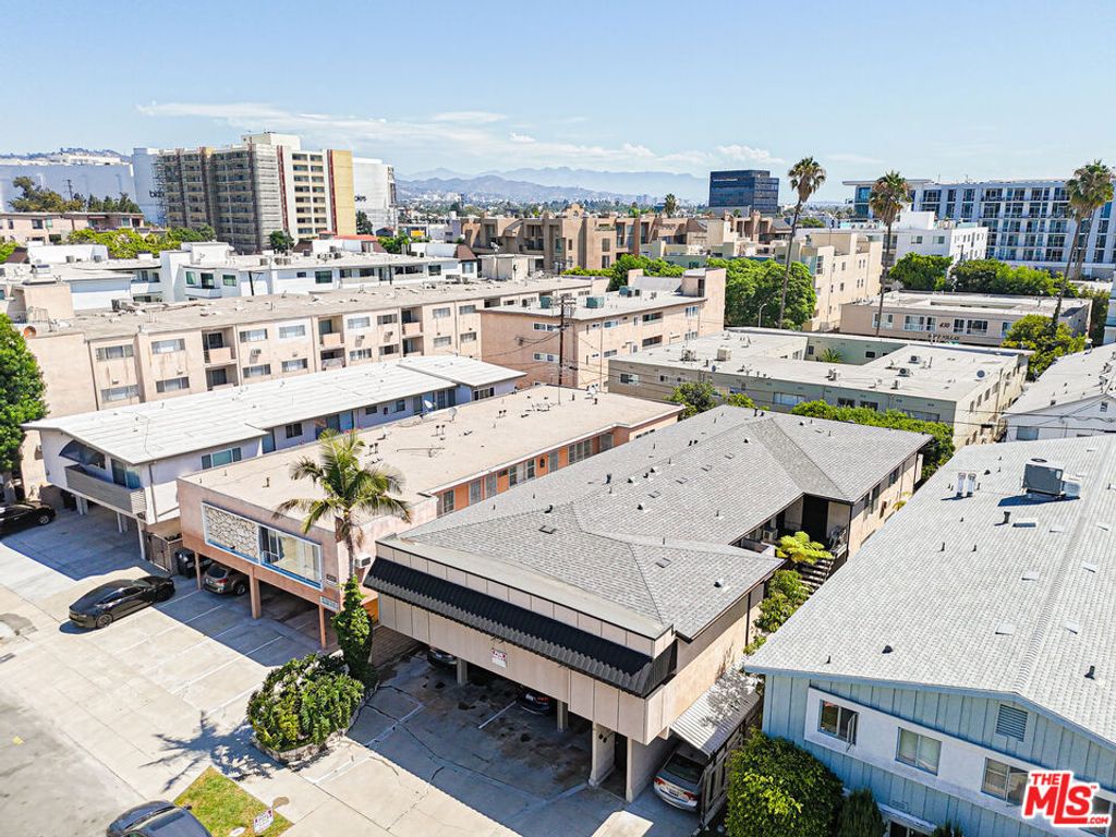 Image 2 of property listing at 432 S Sherbourne Drive, Los Angeles, CA 90048
