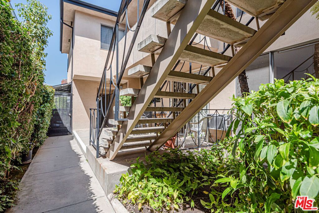 Image 20 of property listing at 432 S Sherbourne Drive, Los Angeles, CA 90048