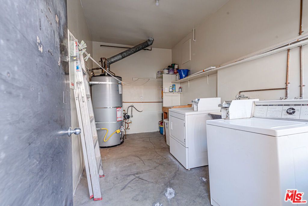 Image 24 of property listing at 432 S Sherbourne Drive, Los Angeles, CA 90048