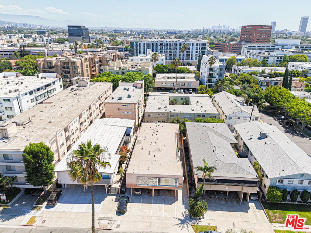 Image 3 of property listing at 432 S Sherbourne Drive, Los Angeles, CA 90048