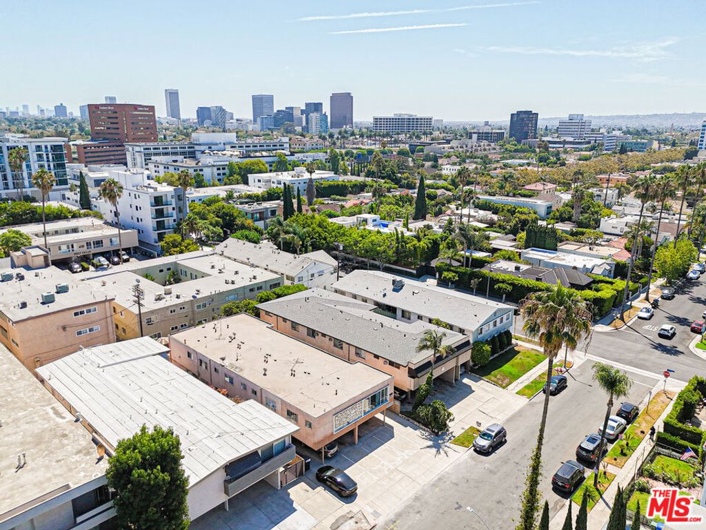 Image 5 of property listing at 432 S Sherbourne Drive, Los Angeles, CA 90048