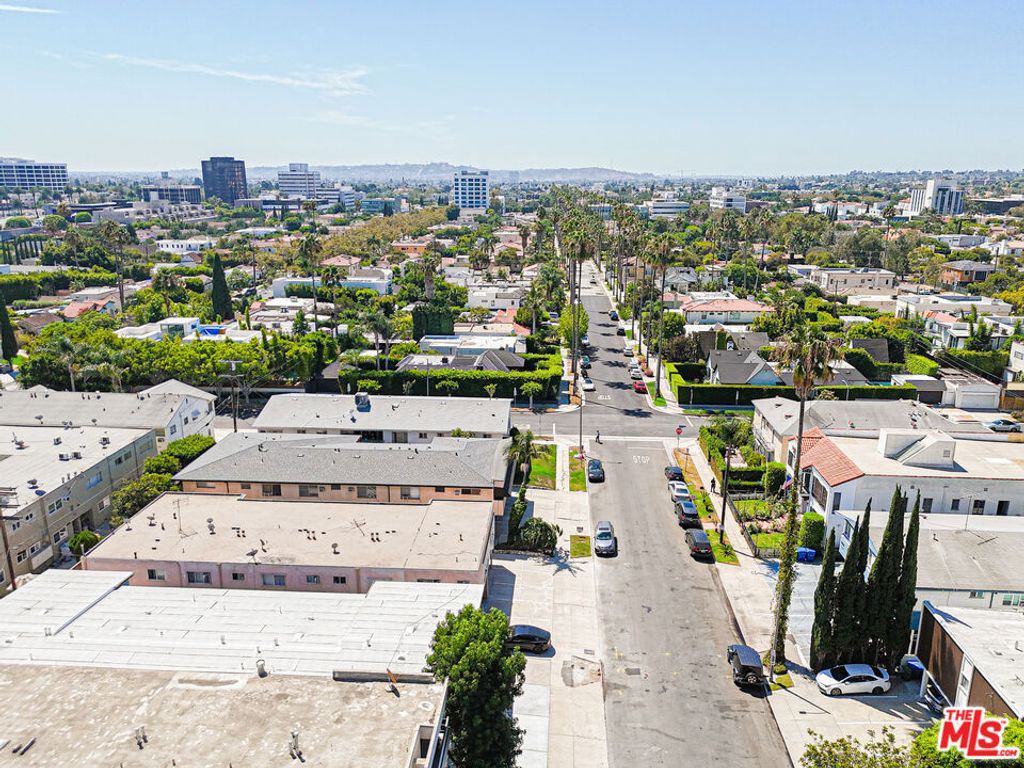Image 6 of property listing at 432 S Sherbourne Drive, Los Angeles, CA 90048