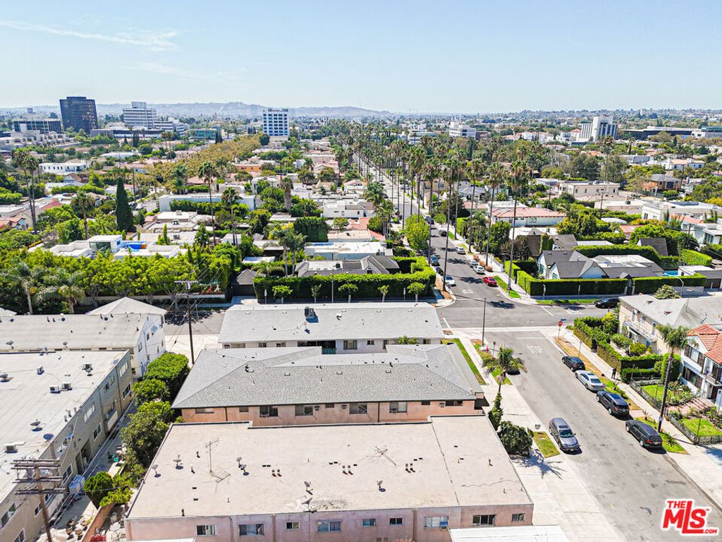 Image 7 of property listing at 432 S Sherbourne Drive, Los Angeles, CA 90048