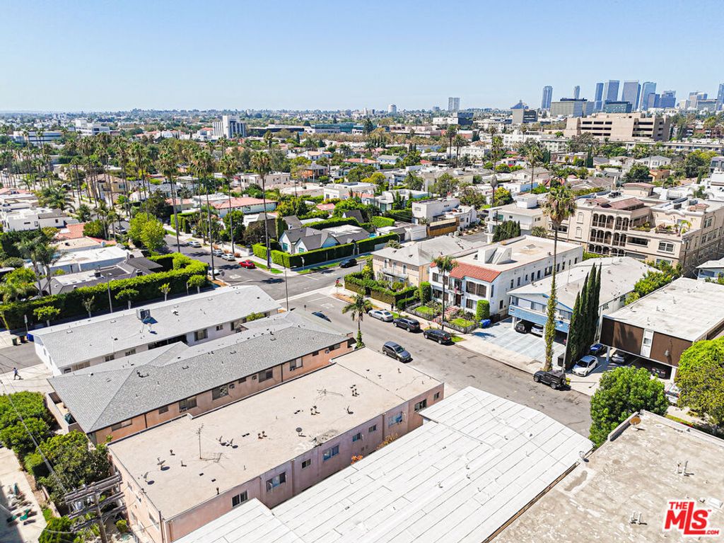Image 8 of property listing at 432 S Sherbourne Drive, Los Angeles, CA 90048