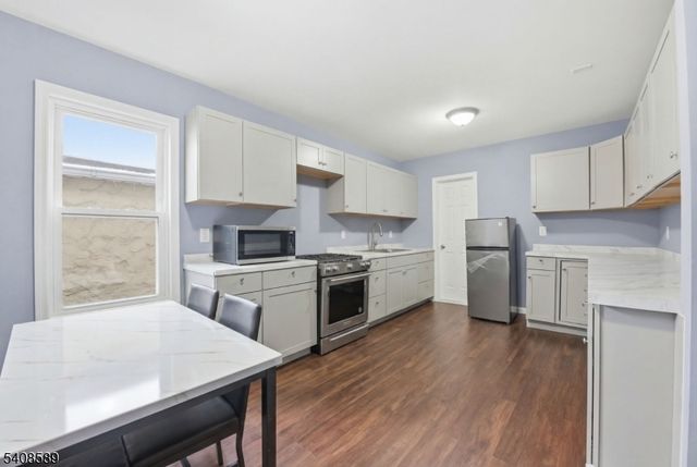 206 Clark Pl, Elizabeth City, NJ 07206