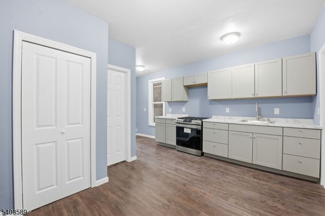 206 Clark Pl, Elizabeth City, NJ 07206