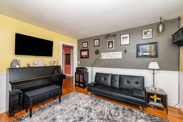 25 Adams Avenue, Rochester, NH 03867