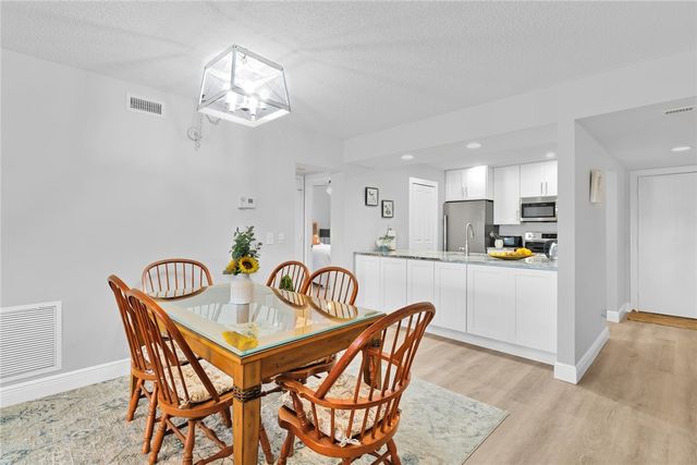 31 Plantation Drive 203, Vero Beach, FL 32966