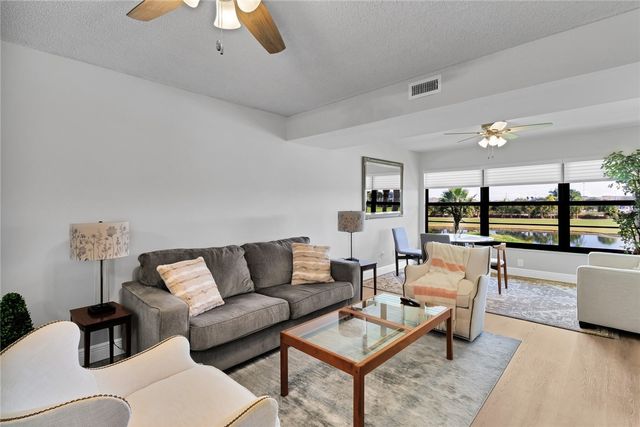 31 Plantation Drive 203, Vero Beach, FL 32966