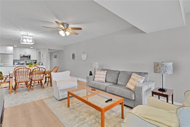 31 Plantation Drive 203, Vero Beach, FL 32966