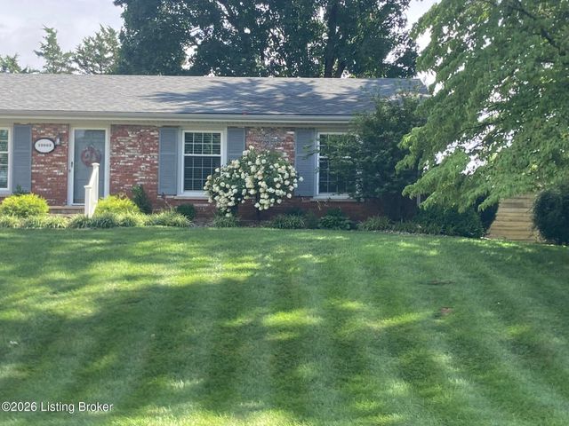 10003 Silverwood Ln, Louisville, KY 40272