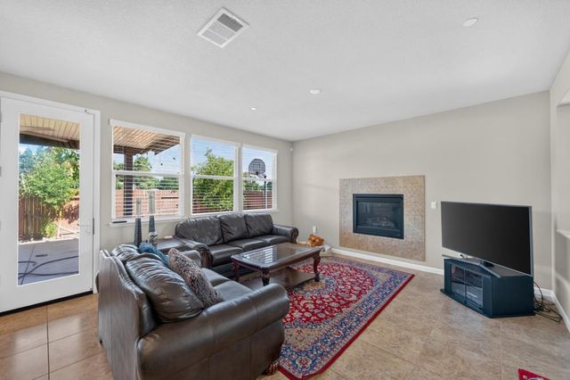 3081 Lassen St, West Sacramento, CA 95691