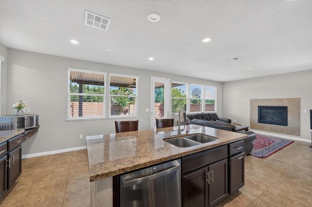 3081 Lassen St, West Sacramento, CA 95691