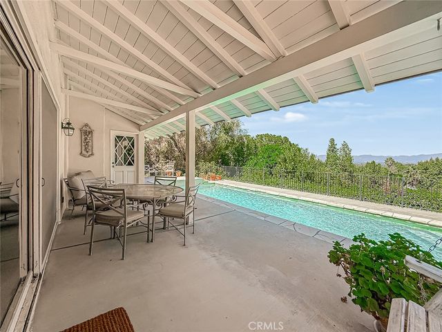 5015 Casa Dr., Tarzana, CA 91356