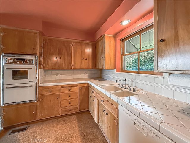 5015 Casa Dr., Tarzana, CA 91356