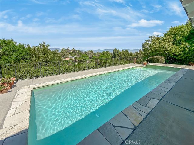 5015 Casa Dr., Tarzana, CA 91356