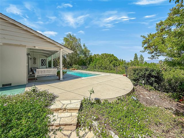 5015 Casa Dr., Tarzana, CA 91356
