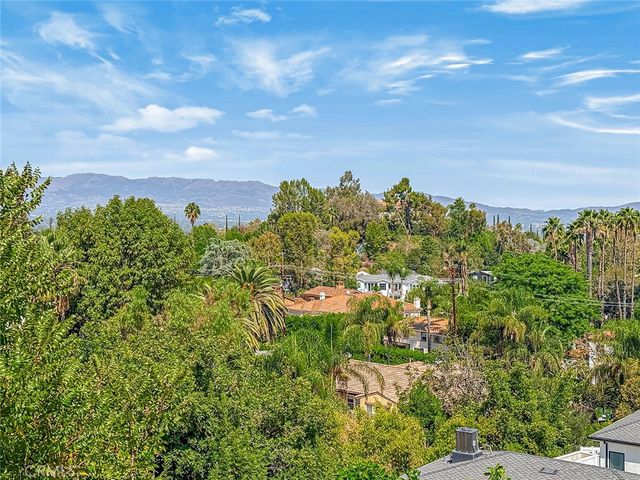 5015 Casa Dr., Tarzana, CA 91356