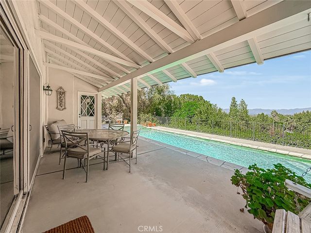 5015 Casa Dr., Tarzana, CA 91356