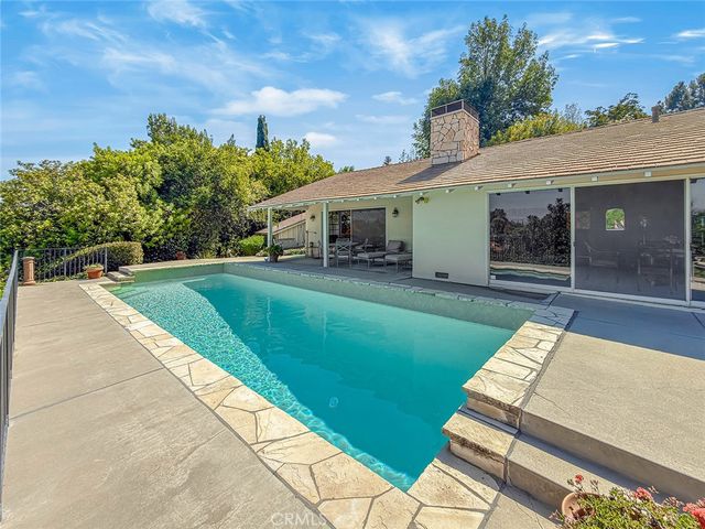 5015 Casa Dr., Tarzana, CA 91356