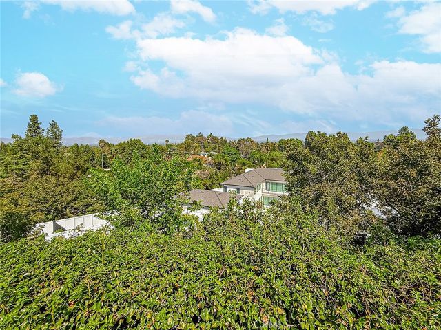 5015 Casa Dr., Tarzana, CA 91356