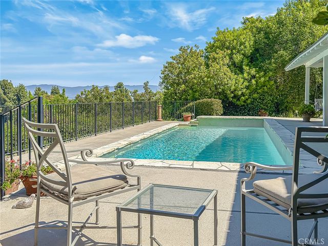 5015 Casa Dr., Tarzana, CA 91356