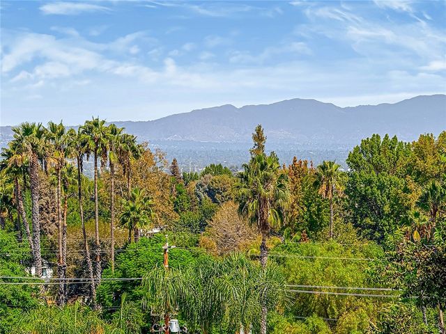 5015 Casa Dr., Tarzana, CA 91356