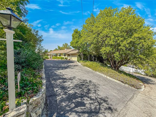 5015 Casa Dr., Tarzana, CA 91356