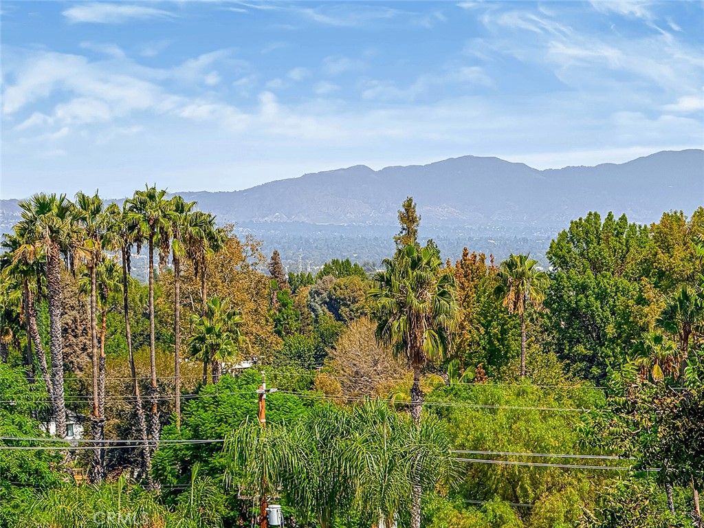 5015 Casa Dr., Tarzana, CA 91356 — photo 5