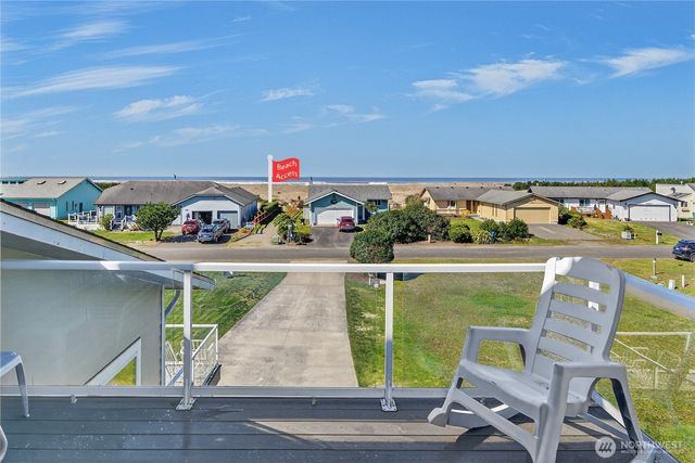 19408 K Place, Long Beach, WA 98631