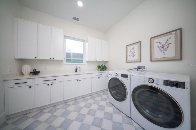 2420 FLOYD STREET, Sarasota, FL 34239