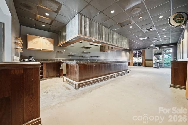 1381 N Center Street, Hickory, NC 28601