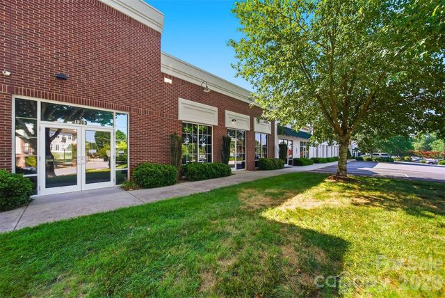 1381 N Center Street, Hickory, NC 28601