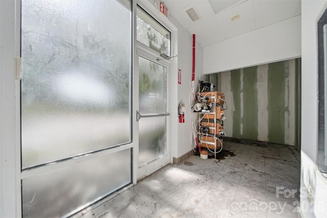 1381 N Center Street, Hickory, NC 28601