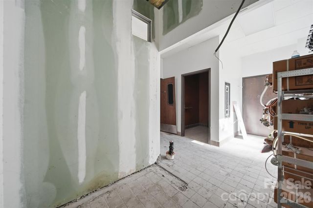 1381 N Center Street, Hickory, NC 28601
