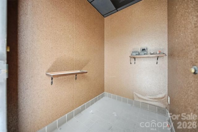1381 N Center Street, Hickory, NC 28601