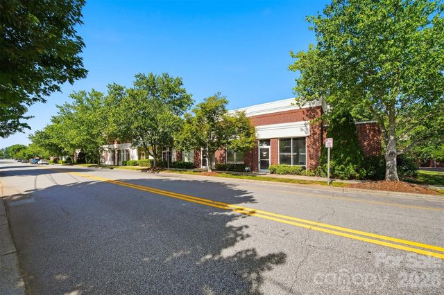 1381 N Center Street, Hickory, NC 28601