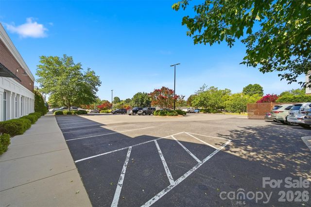 1381 N Center Street, Hickory, NC 28601