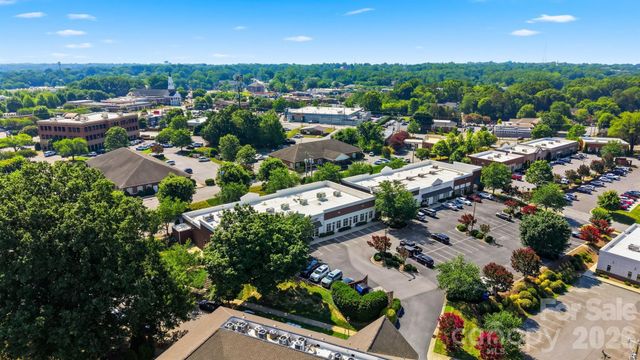 1381 N Center Street, Hickory, NC 28601