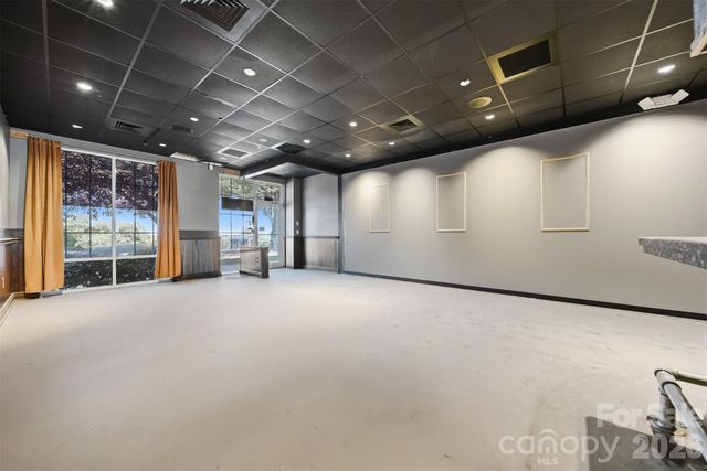 1381 N Center Street, Hickory, NC 28601